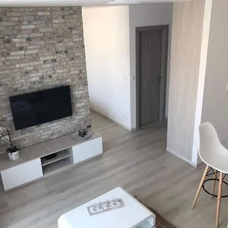 Urban C707, Free Garage Parking Apartment *