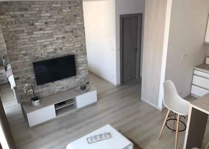 Urban C707, Free Garage Parking Apartment *